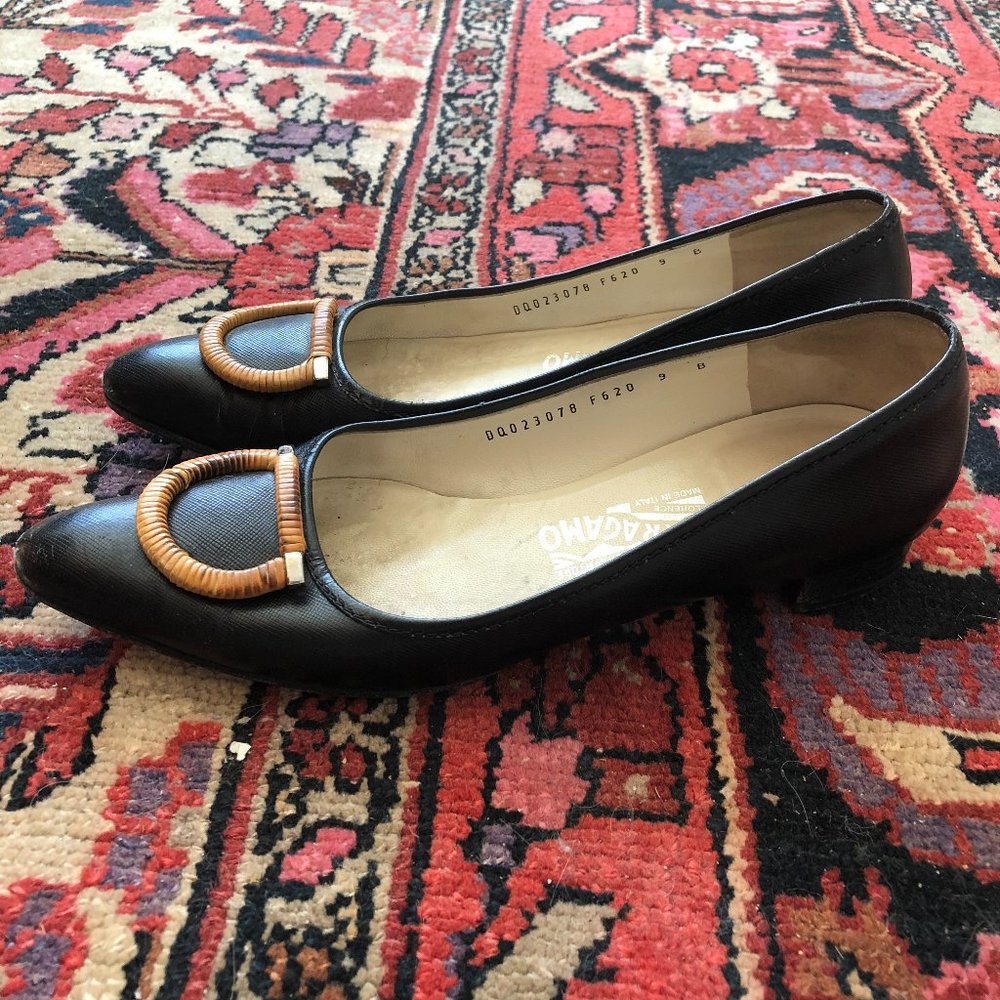 Gorgeous Vintage Ferragamo Flats (with small 1/2 inch heel)